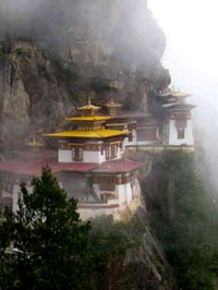 Монастырь Таксанг-лакханг («Гнездо тигрицы») над долиной Паро.