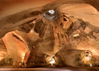 на фото Мамонтова пещера