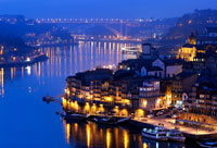 Город Порту на реке Дуэро, Португалия, Европа.