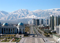 на фото Ашхабад (столица Туркмении)