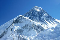 на фото Эверест (Джомолунгма)