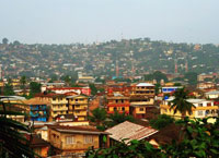 на фото Фритаун (столица Сьерра-Леоне)