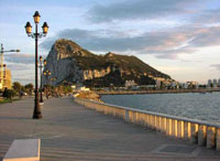 Гибралтар, заморская территория Великобритании на Пиренеях.