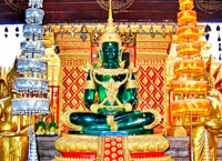 на фото Изумрудный Будда Бангкока