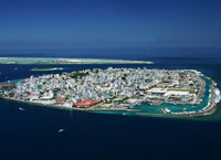 на фото Мале (столица Мальдив)