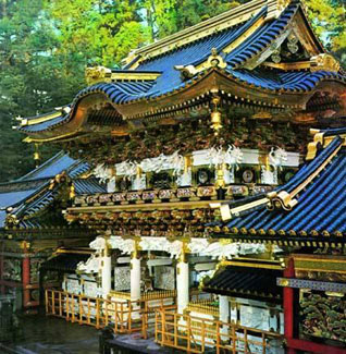 Ворота в Синтоистский храм Тосёгу, город Никко, Япония.