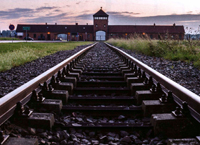 на фото Освенцим