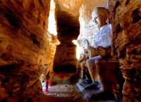на фото Юньган (пещерные гроты)