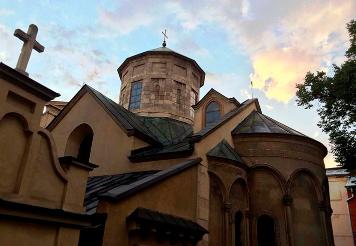 на фото Армянский Кафедральный Собор во Львове