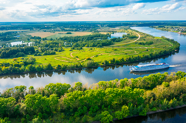 на фото Волга (река)