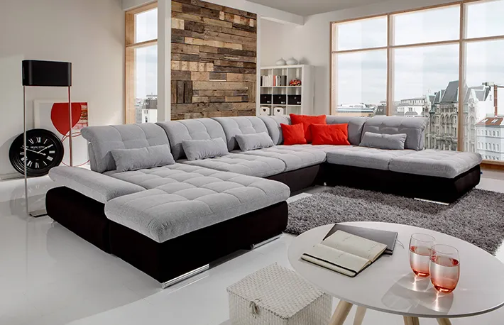 на фото Особенности выбора дивана в гостиную: комфорт, стиль и практичность