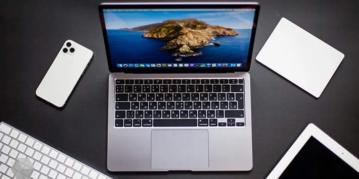 на фото Макбук від Apple: маркетинговий хід чи справді надпотужний ноутбук