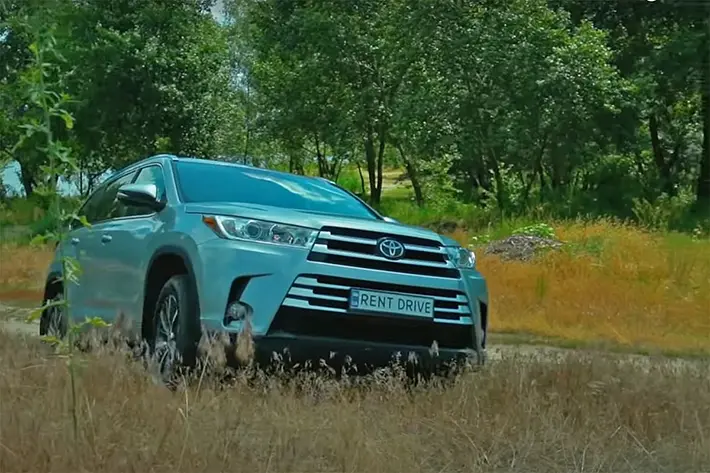 на фото ТОП-7 лайфхаков для выгодной аренды автомобиля в Киеве