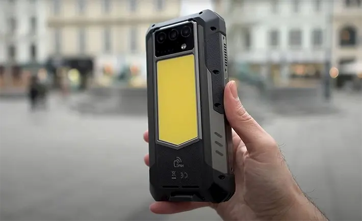 Смартфон з великою автономністю для подорожей на фото Смартфон з великою автономністю для подорожей